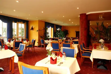 Park Hotel Fasanerie Neustrelitz Отели в г. Блуменхольц