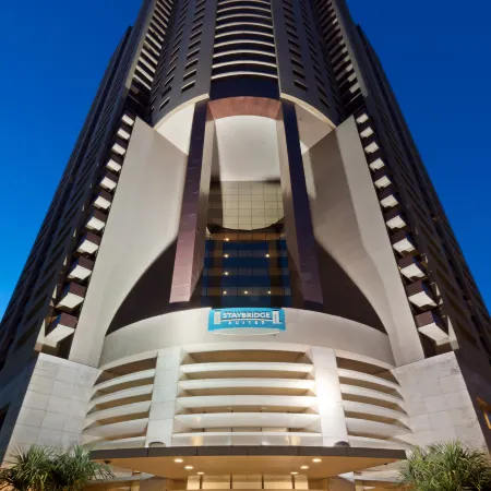 Staybridge Suites SAO PAULO by IHG Отели рядом с достопримечательностью «Бизнес-центр Infinity Tower»