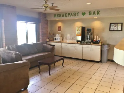 Capital O Amerihost Inn and Suites 梅西科54號高速公路