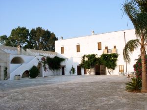 Masseria Mazzetta Salento Corte del Falconiere B&B