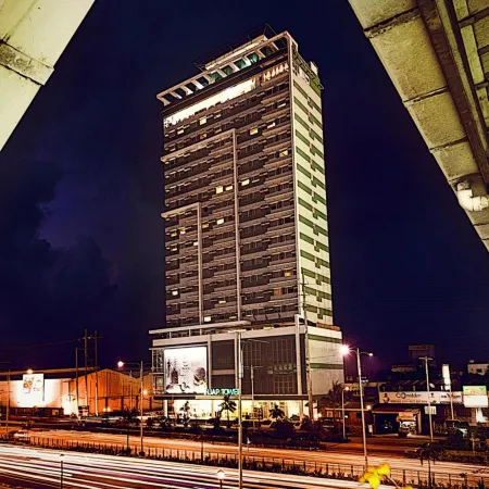Injap Tower Hotel Отели рядом с достопримечательностью «Площадь Моло»