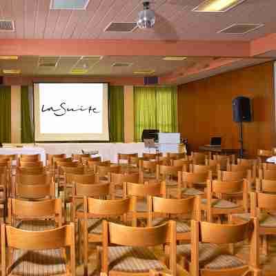 La Suite – Hôtel Café & Restaurant Others