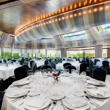 Eurostars Suites Mirasierra Отели рядом с достопримечательностью «Станция метро Montecarmelo»