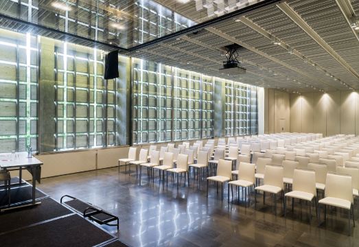 3. NH 컬렉션 바..