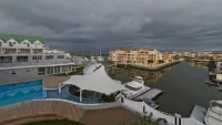 Krystal Beach Hotel فنادق في Gordons Bay