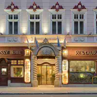 Hotel Embassy Hotel Exterior