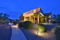 Best Western InnSuites Phoenix Hotel  Suites Các khách sạn gần Piestewa Peak