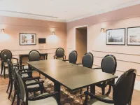 Dom Boutique Hotel クルーザー オーロラ周辺のホテル