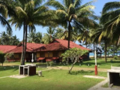 Ocean Queen Resort Hotels in Cisolok
