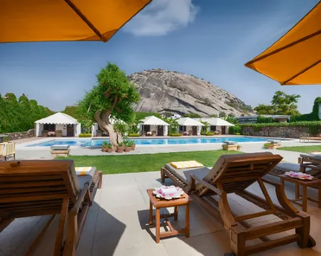 ラウラ ナーライ パリのホテル