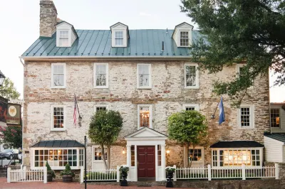 The Red Fox Inn & Tavern فنادق في ميدلبورغ
