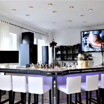Ascot Hotel