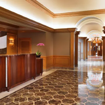 Houston Grand Hotel - River Oaks Отели рядом с достопримечательностью «Водяная стена»