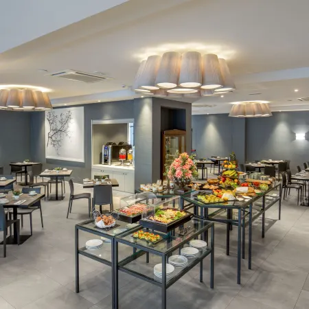 Hotel American Palace Eur Отели рядом с достопримечательностью «Парк аттракционов LunEur»