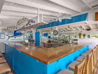 Coconut Court Beach Hotel - bar