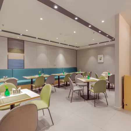 Homeinn Ease Hotel (Yingkou City Central Hospital)
