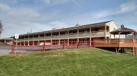 Harvest Drive Family Inn - Renovated Rooms Hotel dekat American Military Edged Weaponry Museum