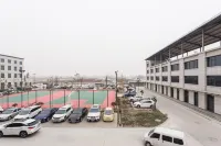 Runhong Hotel - parking