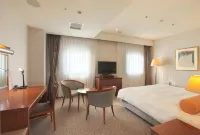 Odakyu Station Hotel Hon-Atsugi Hotel di Ebina