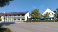 Gasthaus Pension Rezatgrund Hotels near Markgrafenbrücke Windsbach