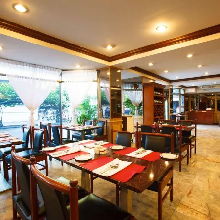 Nana Hotel Отели рядом с достопримечательностью «Станция надземного метро Phloen Chit»