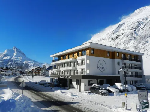 Hotel Zontaja Superior - parking