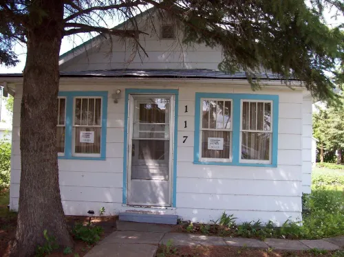 Holiday Cottage Hotels in Canora