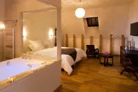 Demeures & Châteaux Auberge de la Tour - Hôtel & Restaurants - Marcolès Auvergne