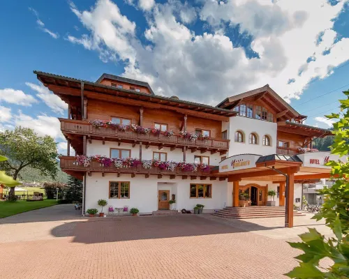 Alpines Gourmet Hotel Montanara Hotels in Flachau