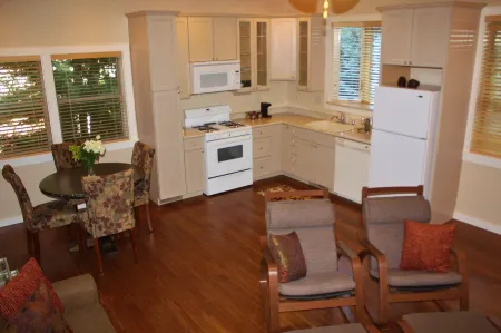 The Inn at Shasta Lake Отели рядом с достопримечательностью «Shasta Dam»