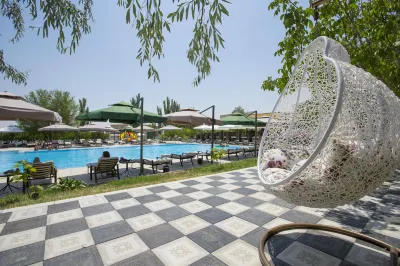 Cross Apartments and Tours Hotels in Зовуни