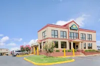 Days Inn by Wyndham Lawrenceville فنادق في لورنسفيل