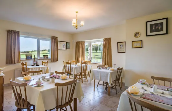 巴林德朗姆農場民宿