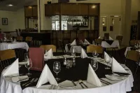 Emerald Explorers Inn - breakfast