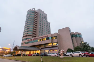 Huatong Hotel Отели рядом с достопримечательностью «Yuejiang Marina»