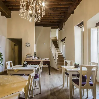 B&B Anfiteatro Hotels near Piazza Napoleone