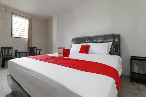 RedDoorz Plus near RS Royal Prima Medan Hotels in Medan Petisah