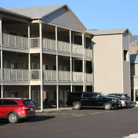 Yellowstone Big Rock Inn