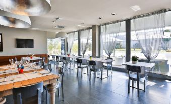 One Hotel & Restaurant