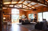 House on Metolius Hotels in Jefferson County