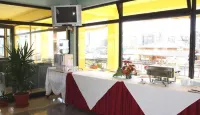 Hotel Grand - breakfast