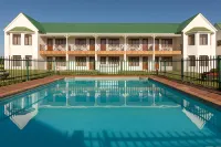 Protea Hotel George King George - ที่มีสระว่ายน้ำ
