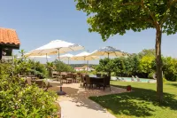 Hôtel INDARRA & Spa - Piscine Hotels in Ahetze