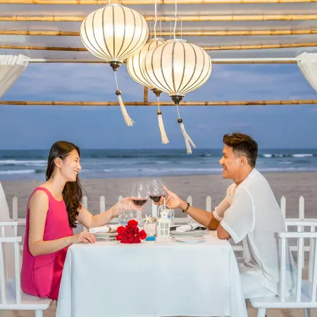 Melia Danang Beach Resort Отели рядом с достопримечательностью «Пляж Нонуок»