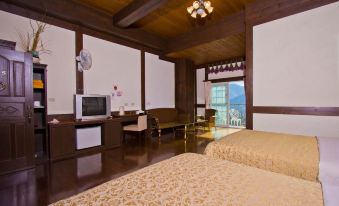 Maple Leaf Holiday Villa