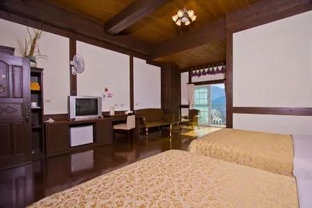 Maple Leaf Holiday Villa