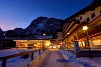 Hotel Principe Marmolada Hotel dekat Serrai di Sottoguda