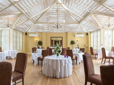 Hadley Park House Hotel Отели рядом с достопримечательностью «Заказник Дотхилл Локал»