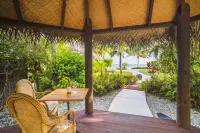 Motu Beachfront Art Villas
