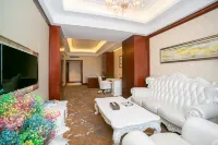 Jiuquan Hotel - parking